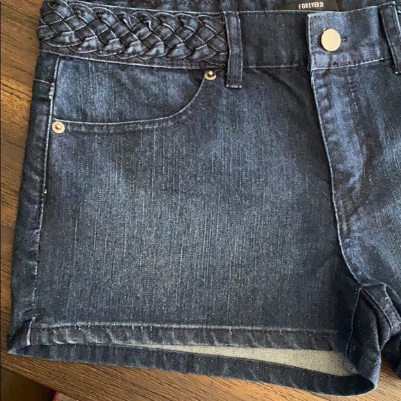 🐥New Forever21 Denim shorts - Picture 3 of 8